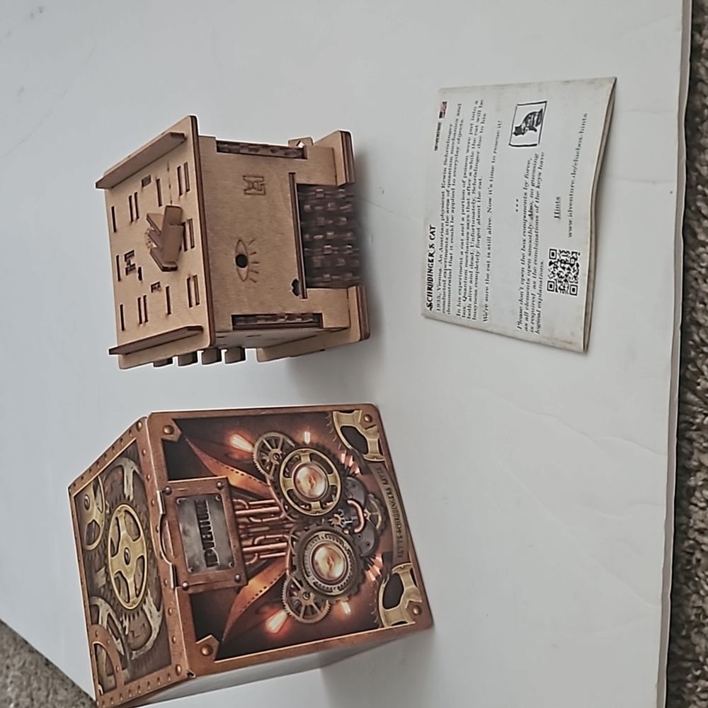 Escape room in a box Schrodinger's cat
